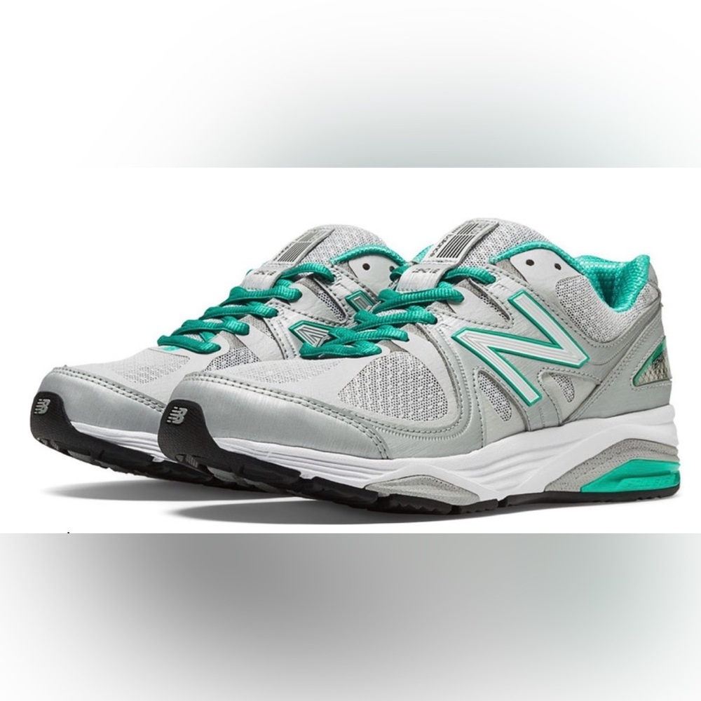 1540v2' from New Balance. Mint and silver lace- up running shoes. Size 7 1/2 NIB
